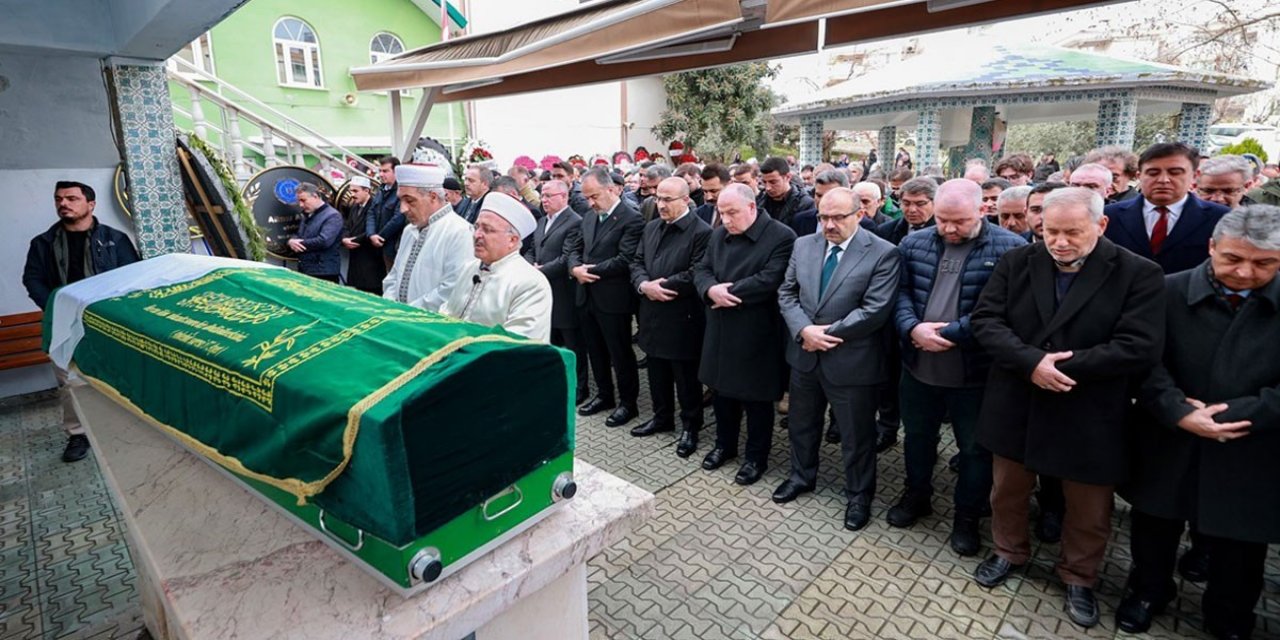 Vali Coşkun’un annesi son yolcuğuna uğurlandı