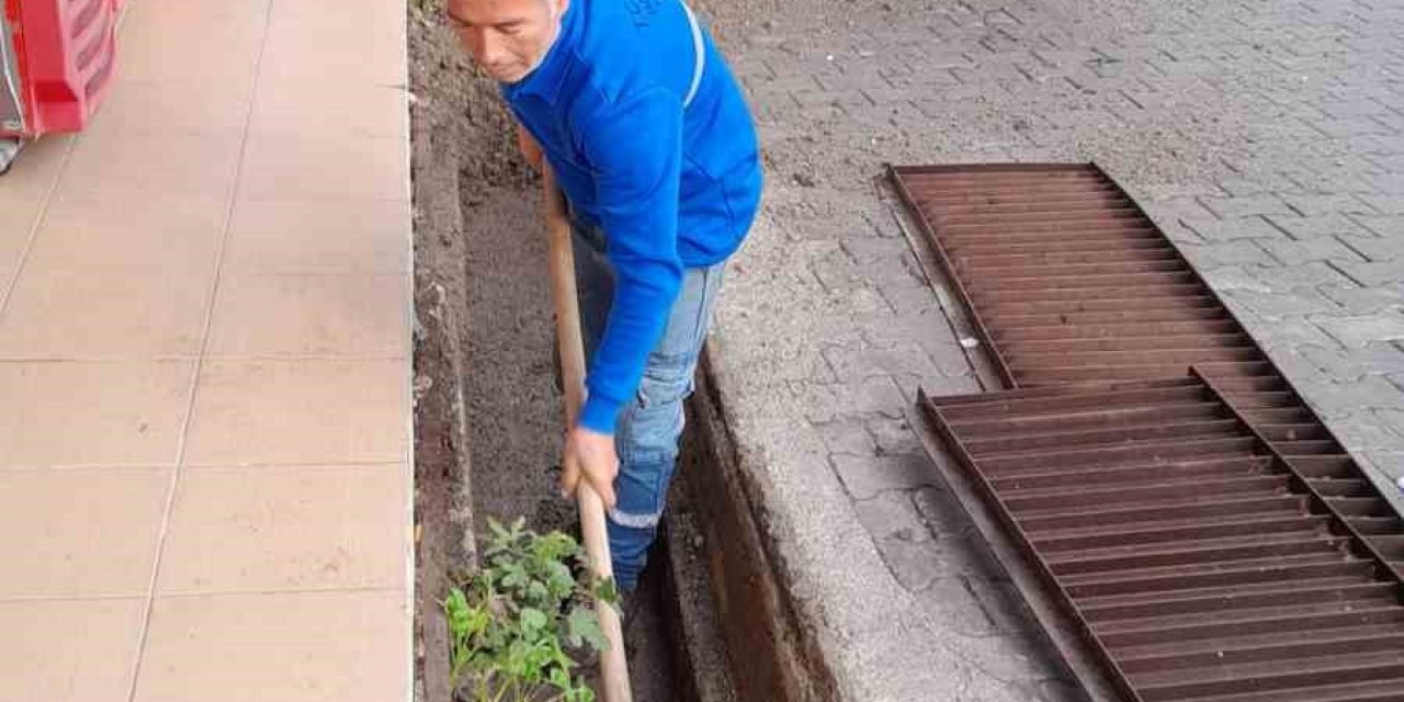 Marmaris’te temizlik ekipleri çalışmalarını sürdürüyor