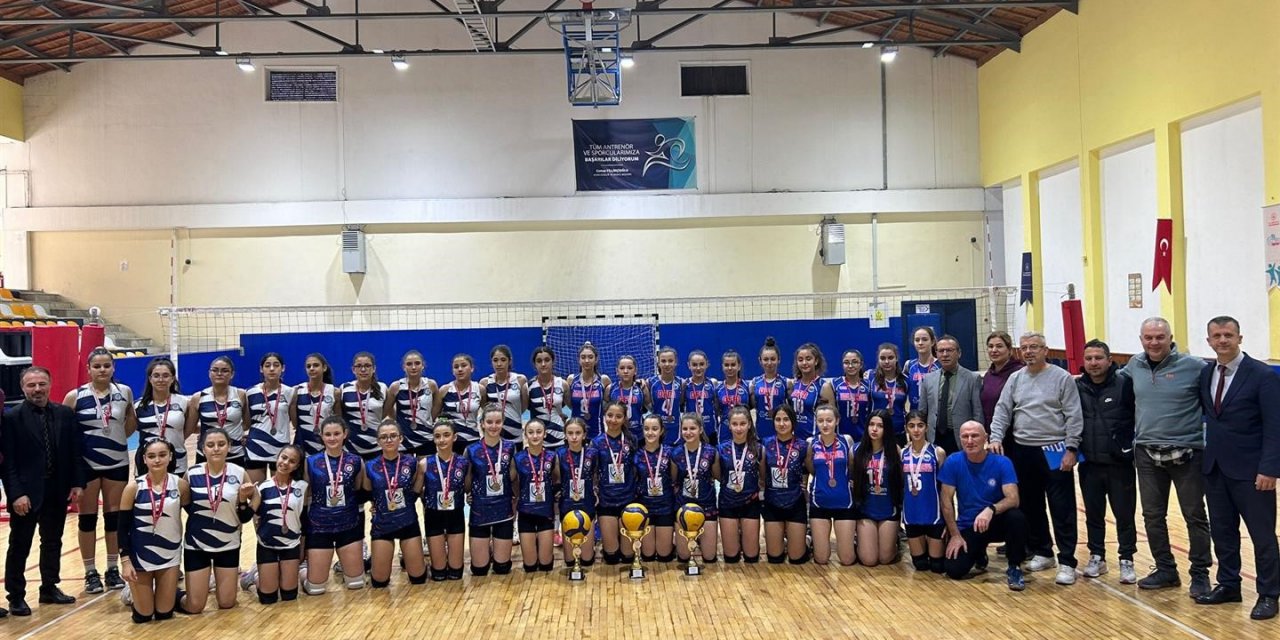 Yıldız Kızlar Voleybol Turnuvası şampiyonları belli oldu