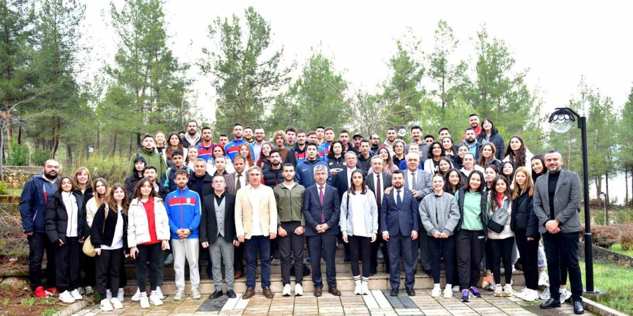 Rektör Kaçar şampiyon sporcuları onurlandırdı