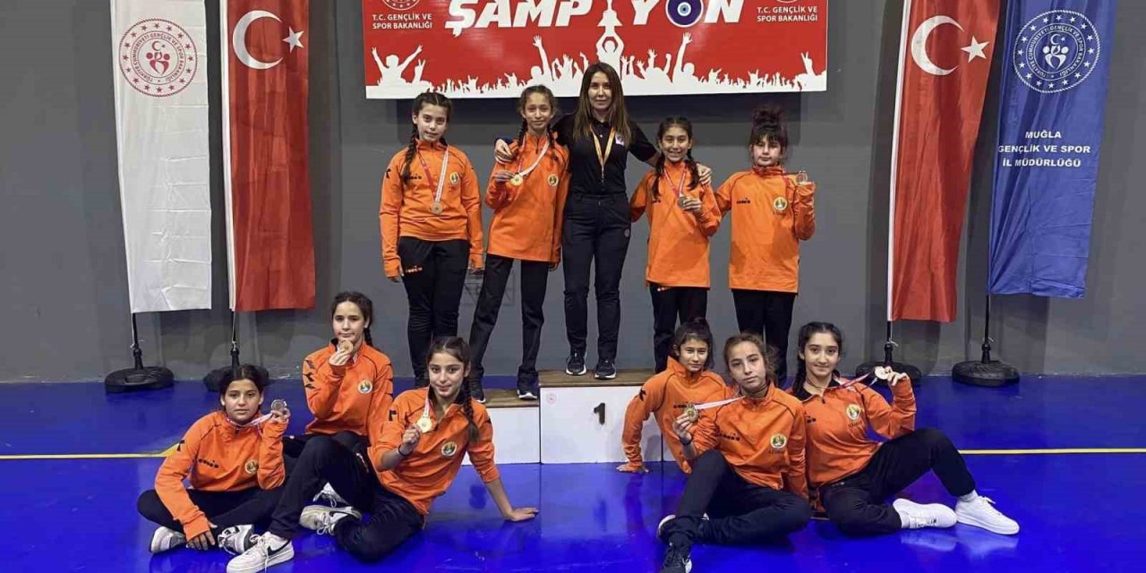 Köyceğizli güreşçi kızlardan yedi şampiyonluk