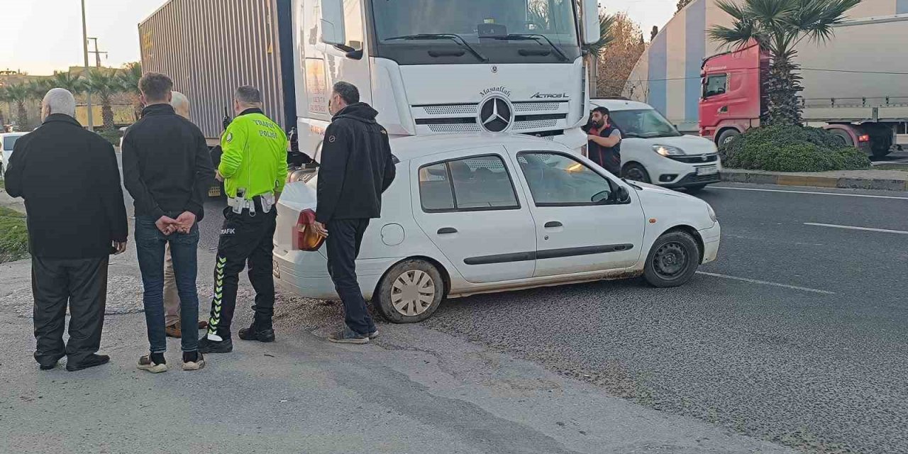 Tırın altında 50 metre sürüklenen araçtan burnu bile kanamadan çıktı