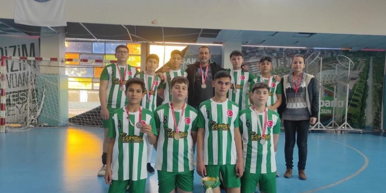 Sarıgöl ortaokullarından voleybolda büyük başarı
