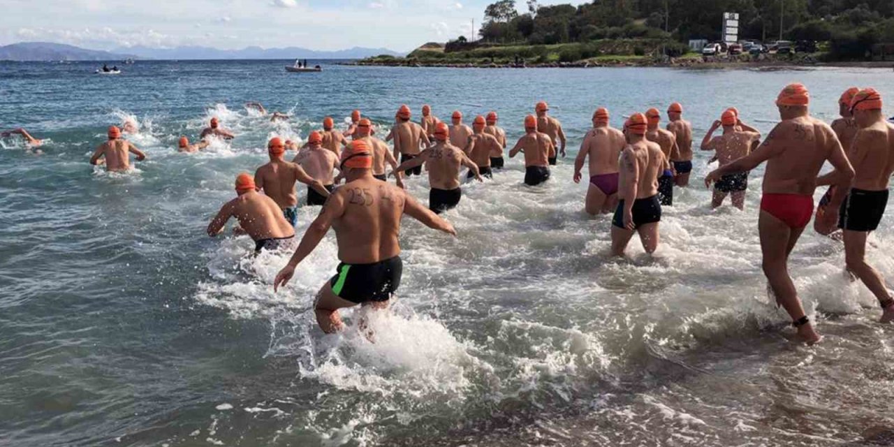 Datça’da yüzücüler ‘Her kulaç bir fidan’ sloganı ile kulaç attı