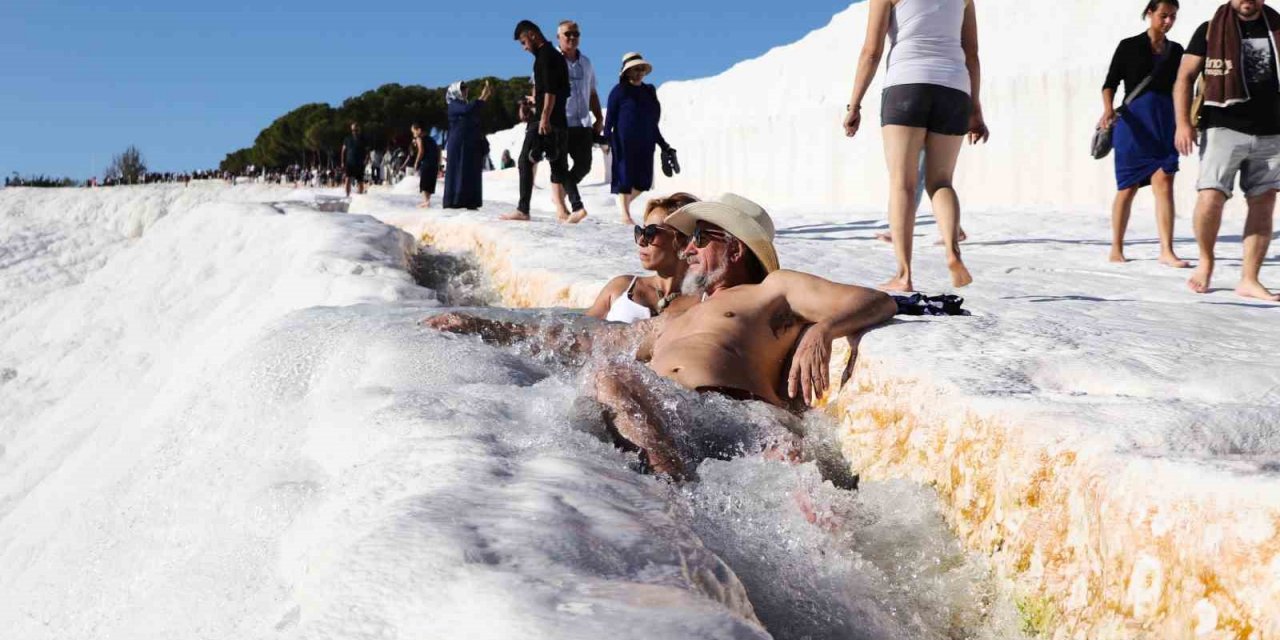 Gazetecilerden ‘100. Yılda Pamukkale’ fotoğraf sergisi