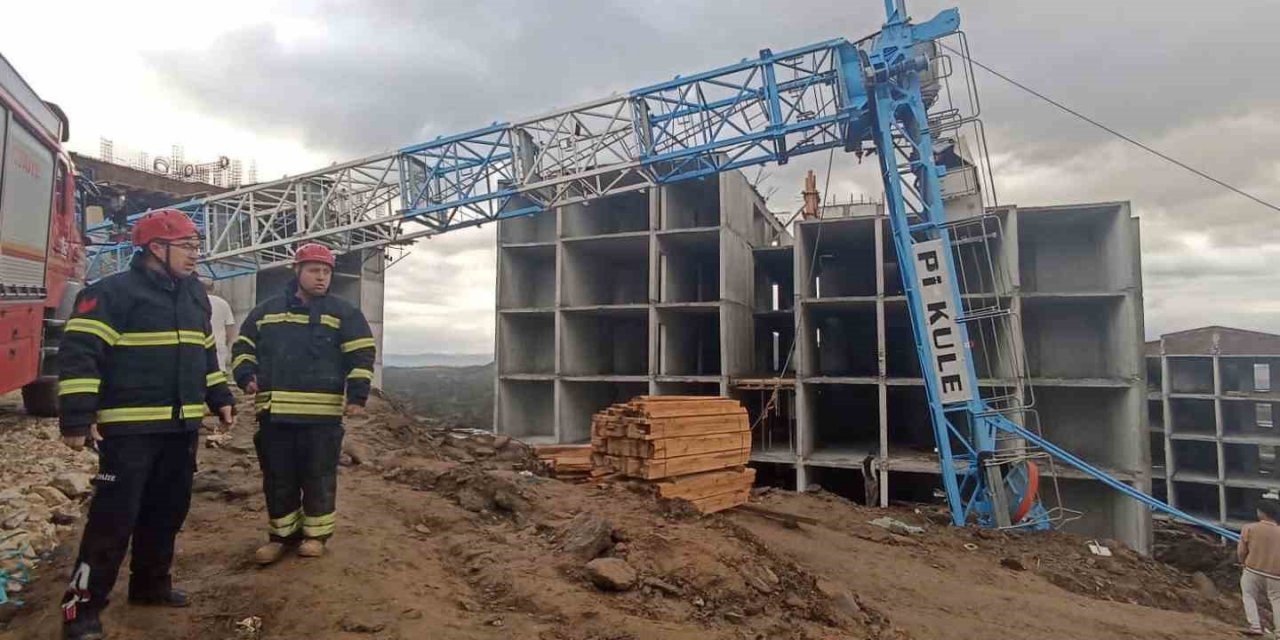 Manisa’da vinç devrildi: 1 ölü