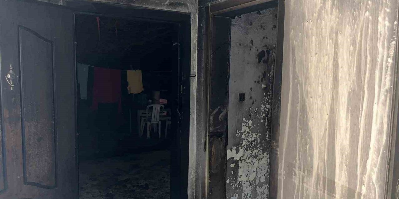 Babasına kızan Afgan uyruklu genç benzin dökerek yaktığı evde kardeşinin ölümüne sebep oldu
