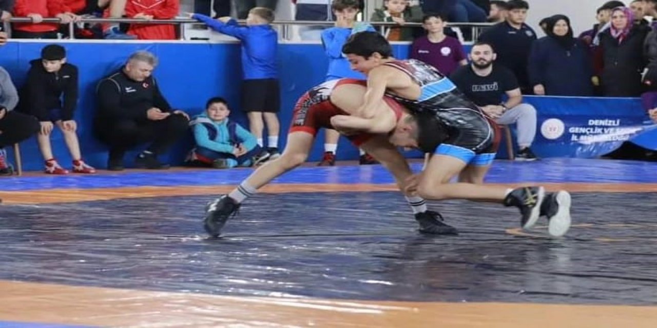 Denizli’de güreşte geleceğin yıldızları turnuvası düzenlendi