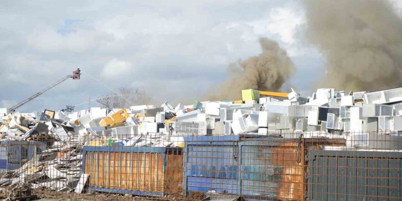 Manisa’da ikinci kez yangın çıkan tesis mühürlendi