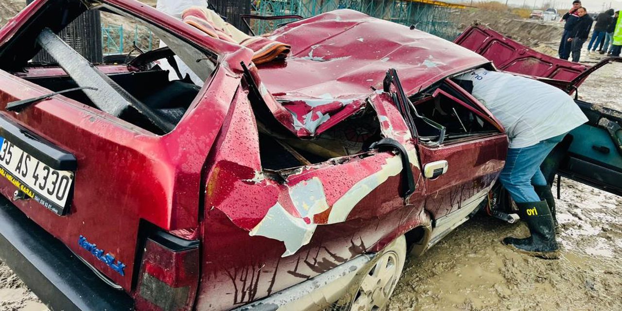 Otomobil, viyadük inşaat temeline uçtu: 3 ölü