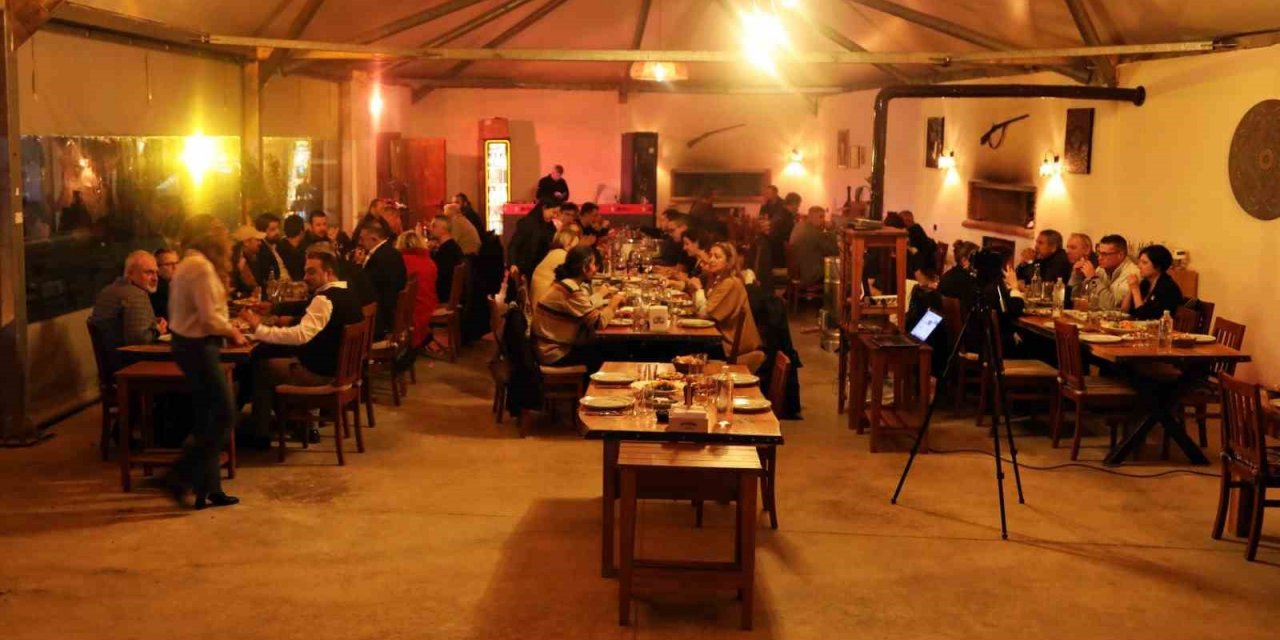 Gazeteciler bir araya geldi