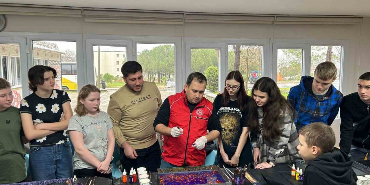 Geleneksel sanatlar Ukraynalı çocuklara tanıtıldı