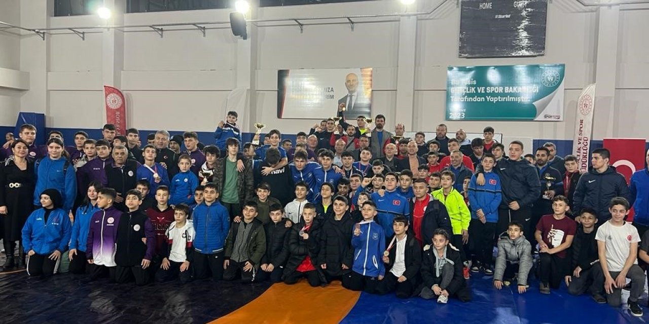 Yunusemreli güreşçiler Denizli’den başarıyla döndü