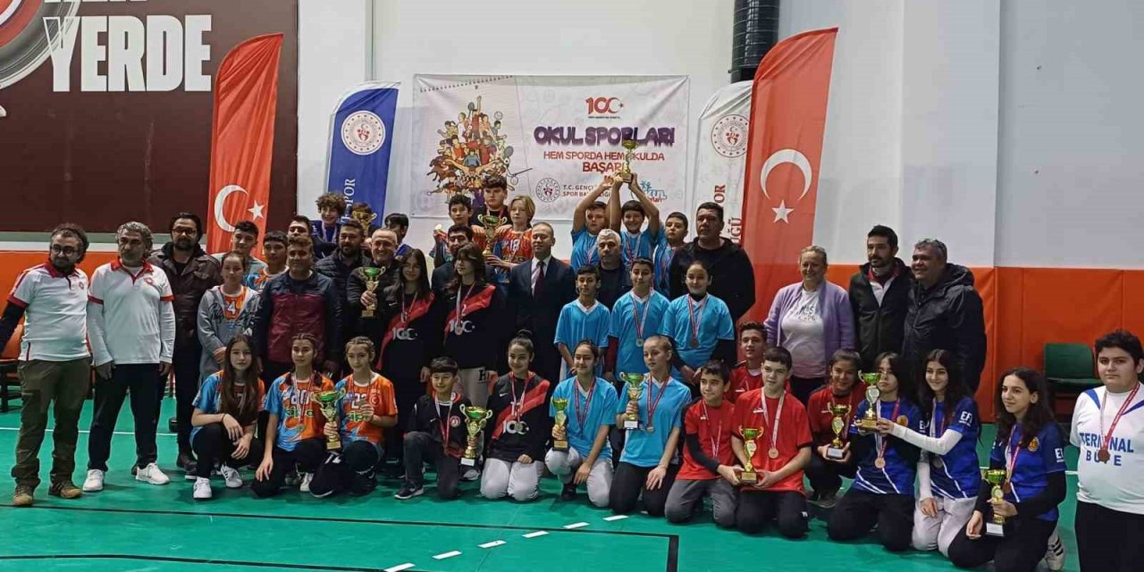 Köyceğiz’de Floor Curling’e Toparlar Ortaokulu damga vurdu
