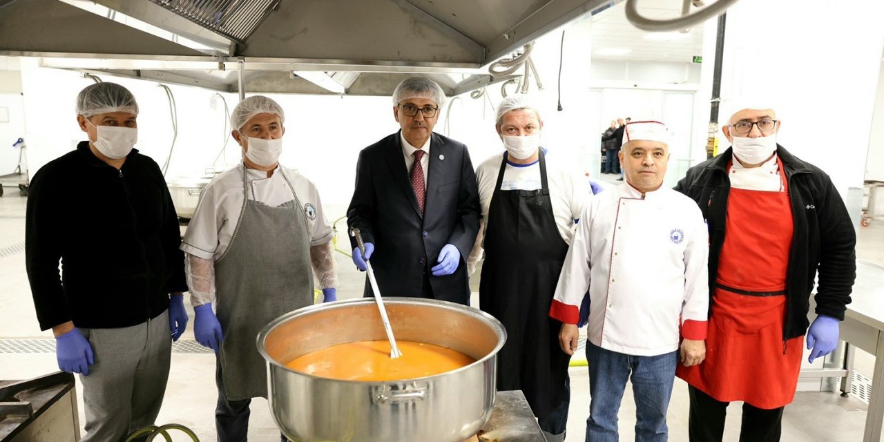 PAÜ kendi yemeğini pişirmeye başladı