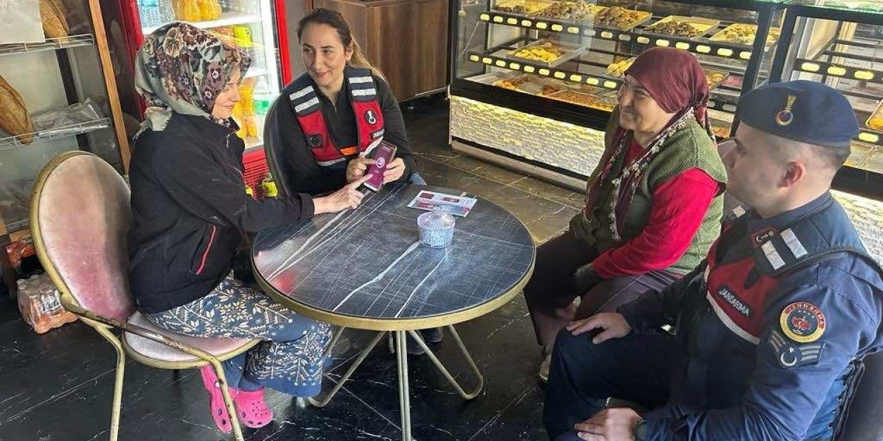 Kardeşköy’de jandarma vatandaşları bilgilendirdi