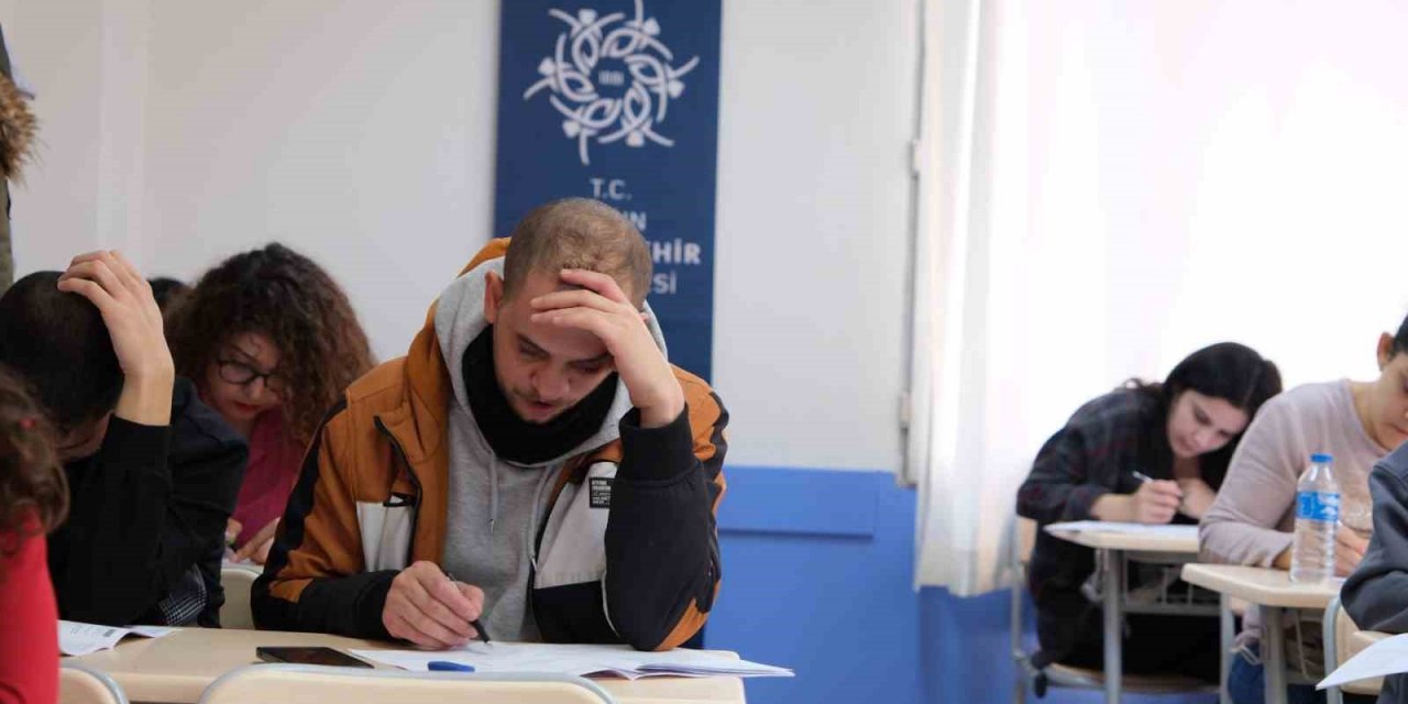 Aydın Büyükşehir Belediyesi memur adaylarının yanında