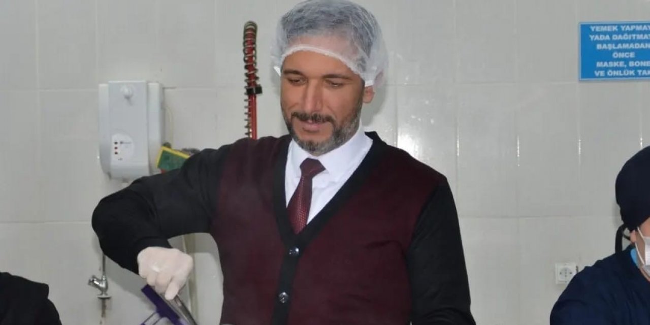 Manisa Milli Eğitim Müdürü yatılı öğrencilere yemek dağıttı