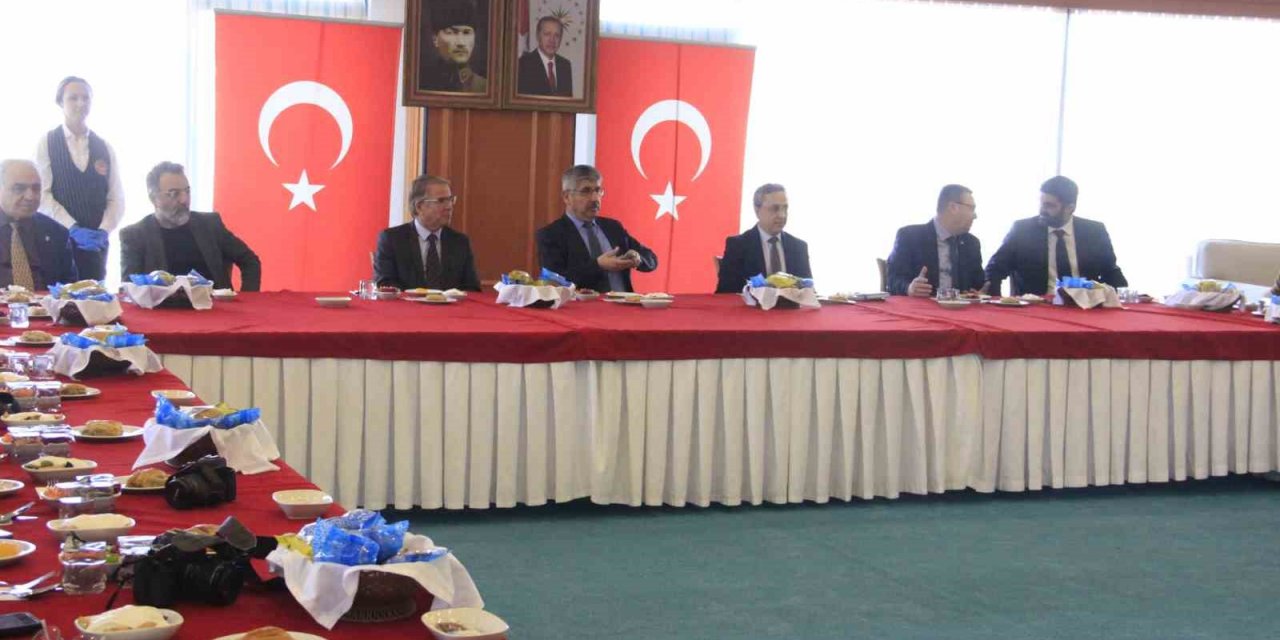 MSKÜ Rektörü Kaçar, gazeteciler ile bir araya geldi