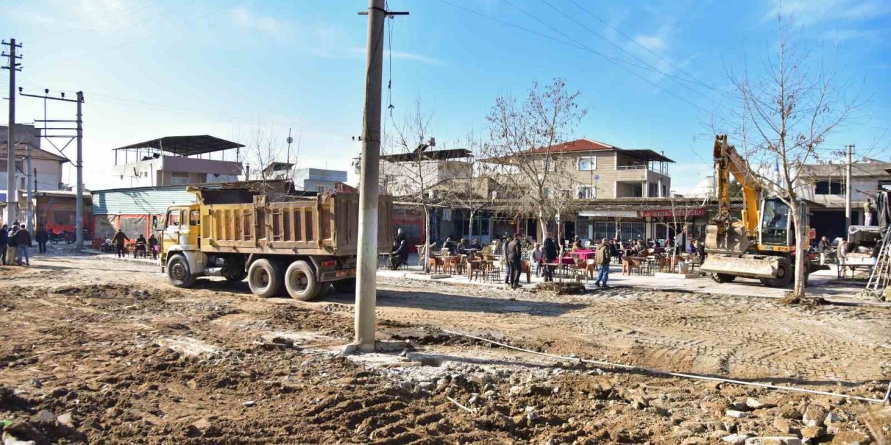 Acarlar’da yeni meydan ve yol çalışmaları hız kazandı