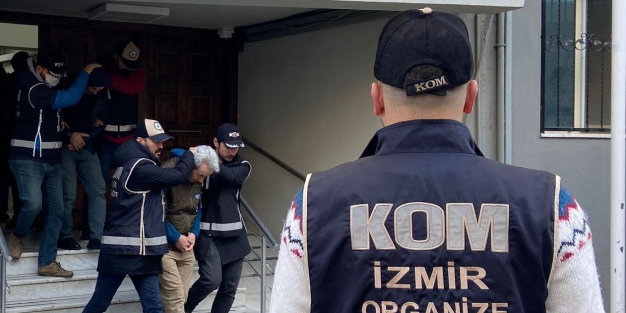 İzmir’deki operasyonda gözaltına alınan 4 FETÖ şüphelisi tutuklandı