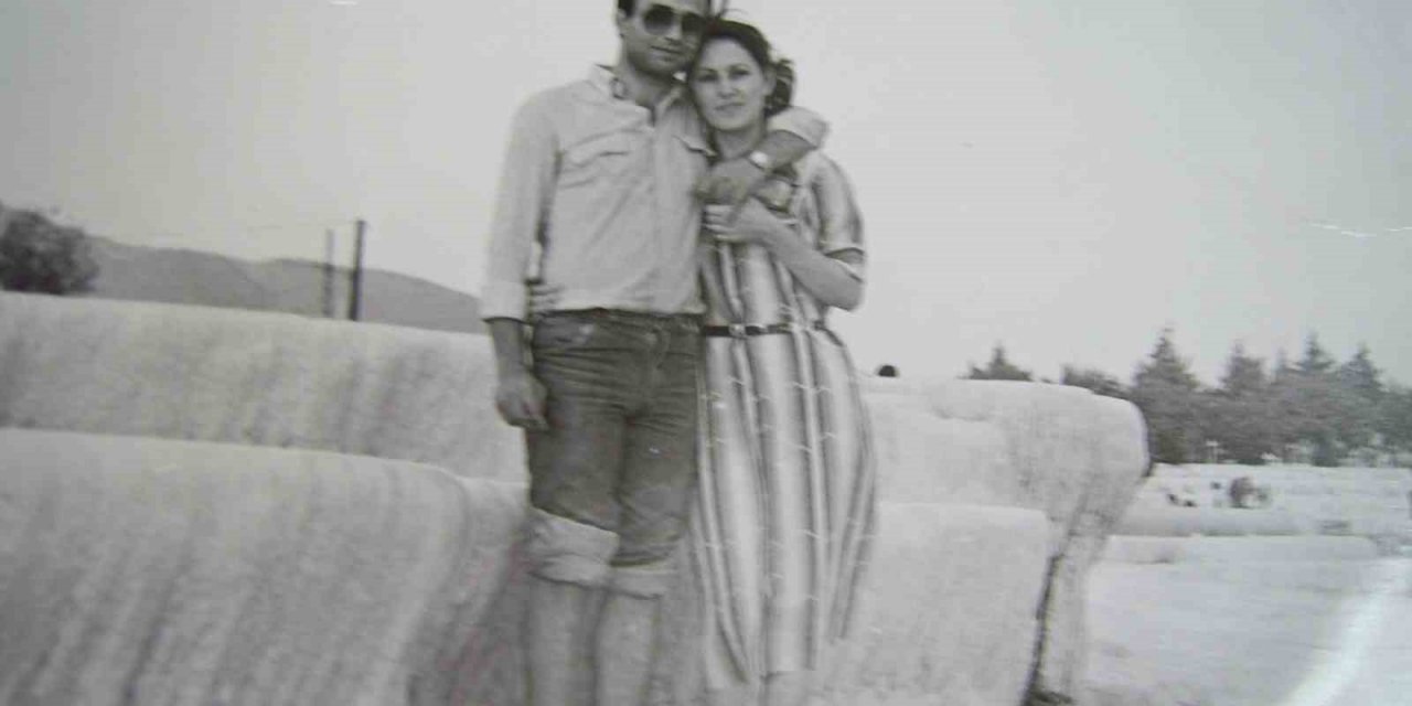 42 yıl önce çektirdikleri fotoğraf sergide karşılarına çıktı