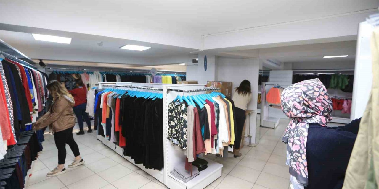 Pamukkale Belediyesi Sosyal Market 15 bin kişinin yüzünü güldürdü