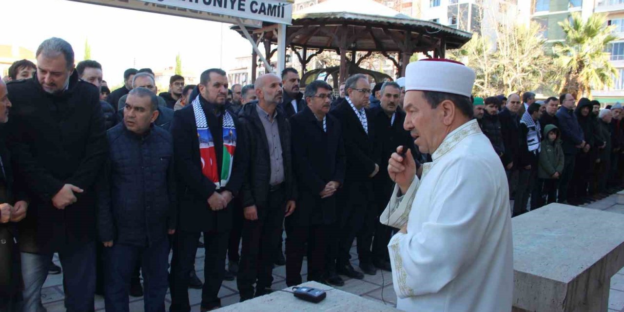 Şehitler için Manisa’da gıyabi cenaze namazı kılındı