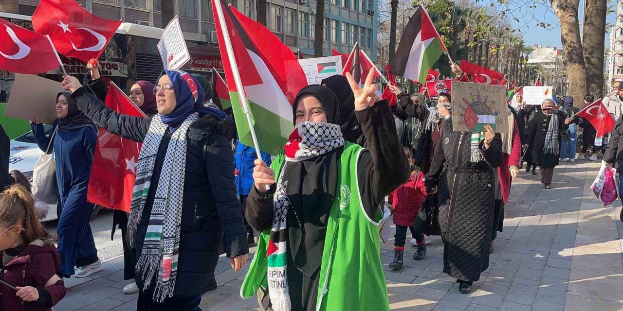 Filistin’e destek ve şehitler için yürüyüş yapıldı
