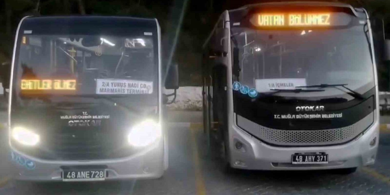 Muğla’da toplu taşıma tabelalarına ‘Şehitler Ölmez, Vatan Bölünmez’ yazısı yazıldı.