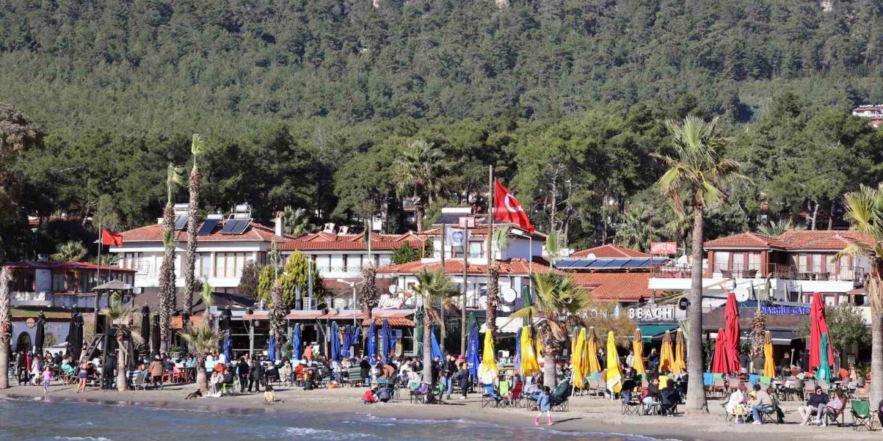 Muğla’da sahiller yazdan kalma günleri yaşıyor