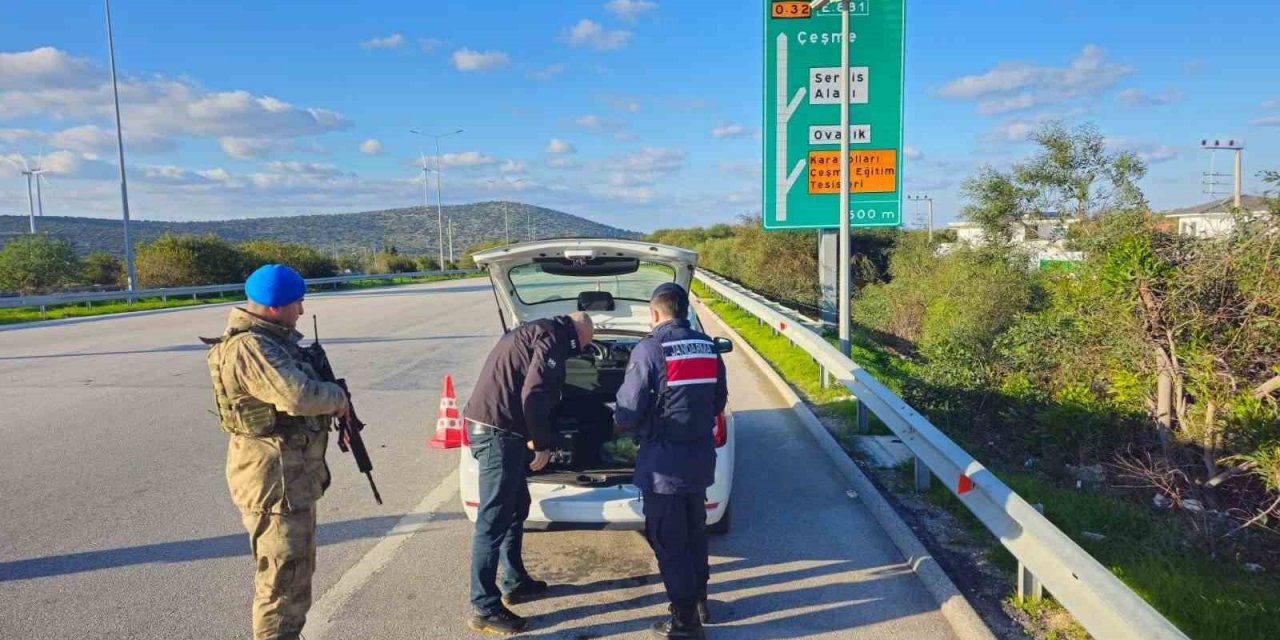 Çeşme’de jandarmadan sıkı denetim