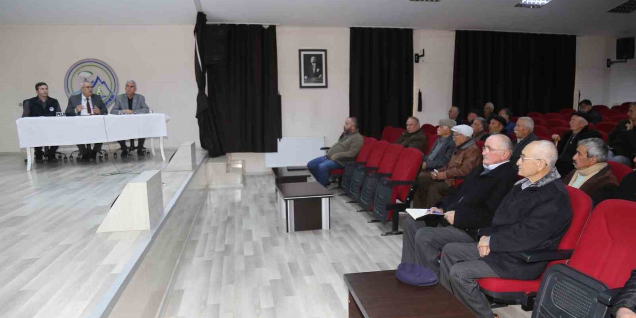 Çameli Belediyesi ceviz üreticilerini bilgilendirdi