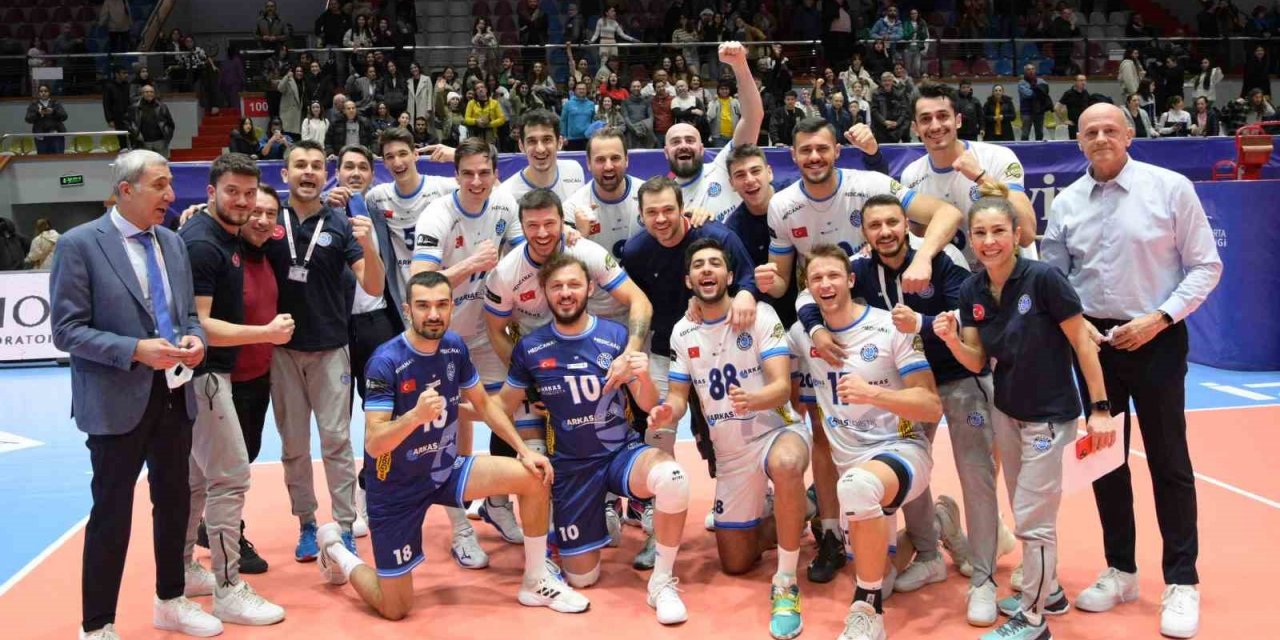 Arkas Spor, iç sahada kazanmaya devam ediyor