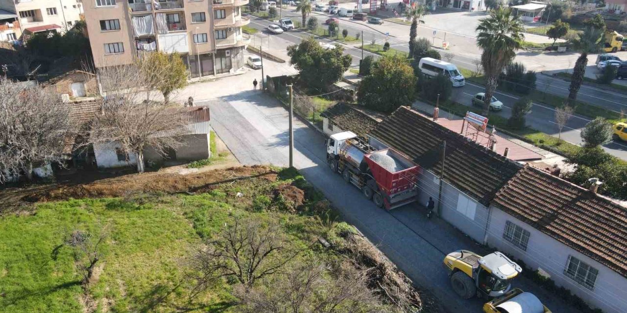 Efeler’de yol yapım çalışmaları aralıksız sürüyor