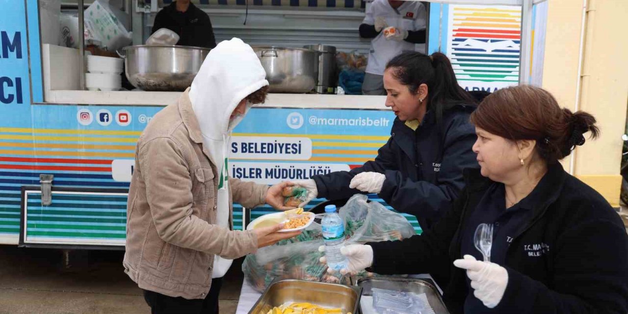 Marmaris Belediyesi’nden öğrencilere çorba ve makarna ikramı