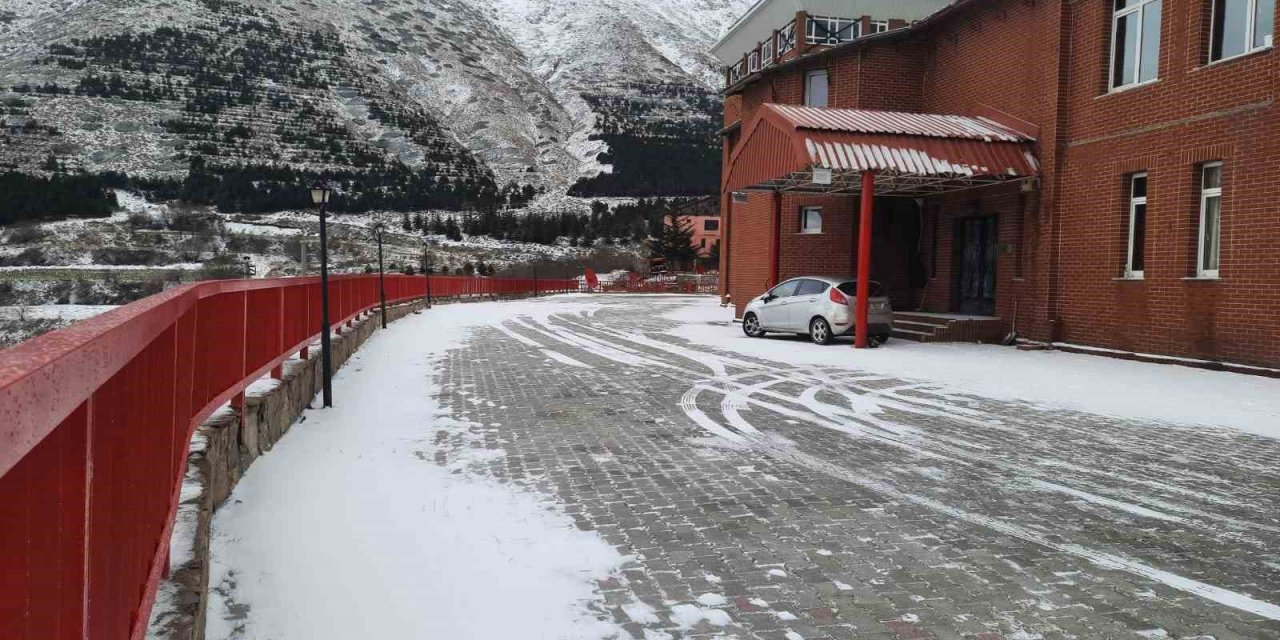 Beklenen kar gelmedi, Bozdağ Kayak Merkezinin açılışı ertelenebilir