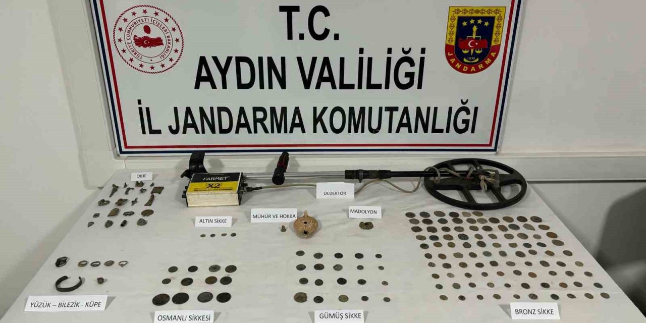 Elindeki tarihi eserleri 40 bin dolara satmak isterken suçüstü yakalandı