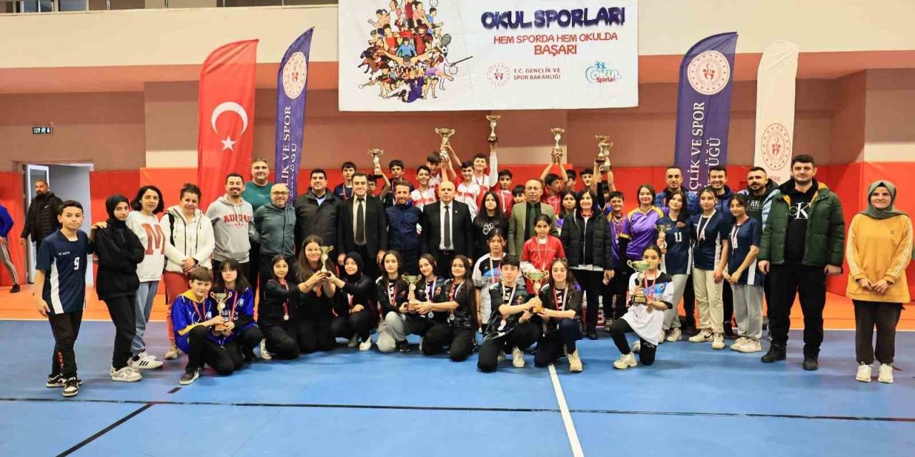 Curlingte kupalar sahibini buldu