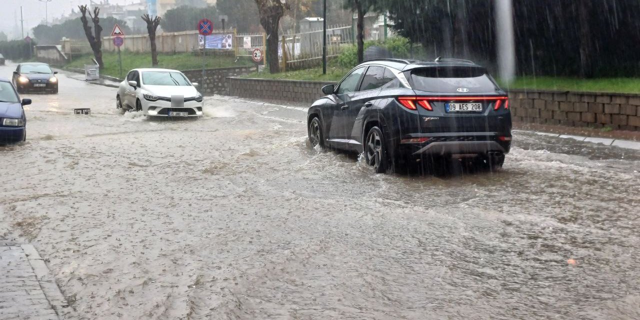 Aydın’da sağanak yağış etkili oldu