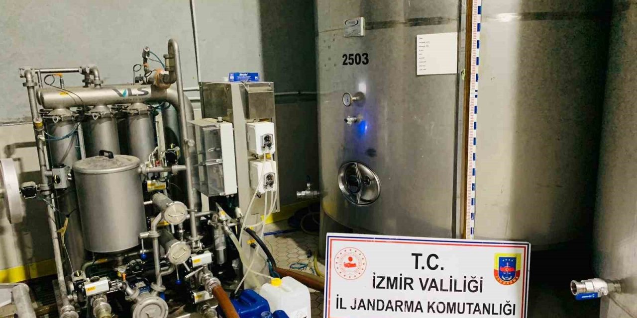 İzmir’de yaklaşık 6 bin litre kaçak etil alkol ele geçirildi