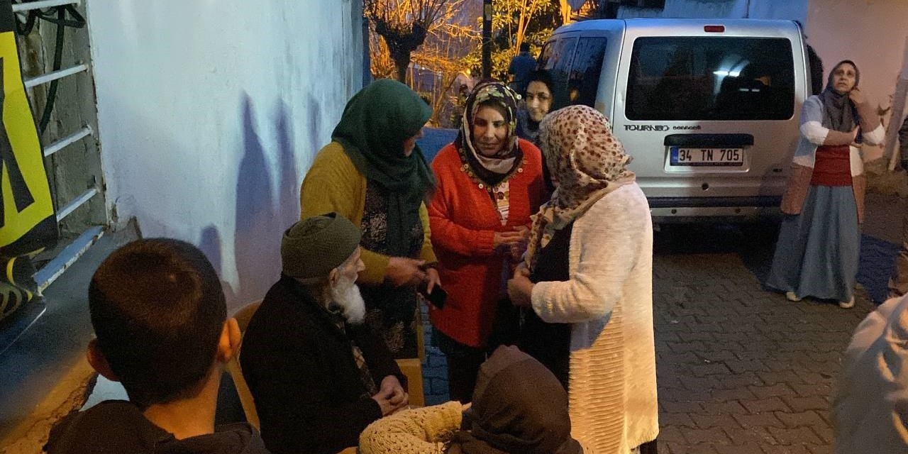 Çatıda başlayan yangın binanın iki katını kullanılamaz hale getirdi