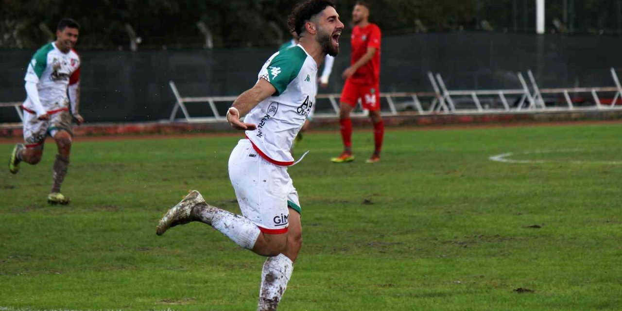 Enes Nalbantoğlu atıyor, Karşıyaka kazanıyor