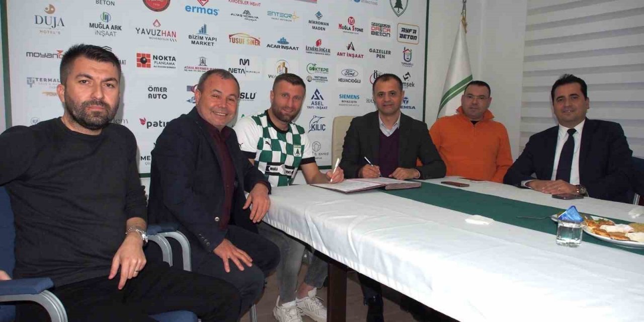 Muğlaspor deneyimli golcüyü transfer etti