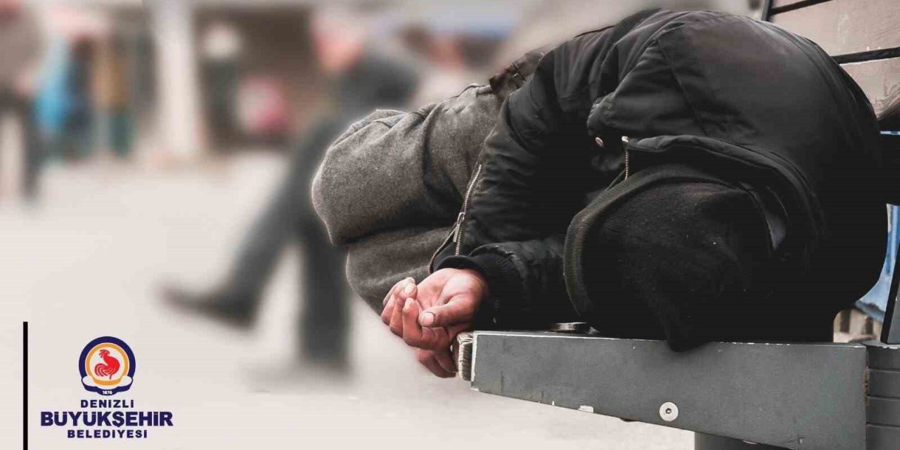 Büyükşehir evsizlere yardım elini uzatmaya devam ediyor