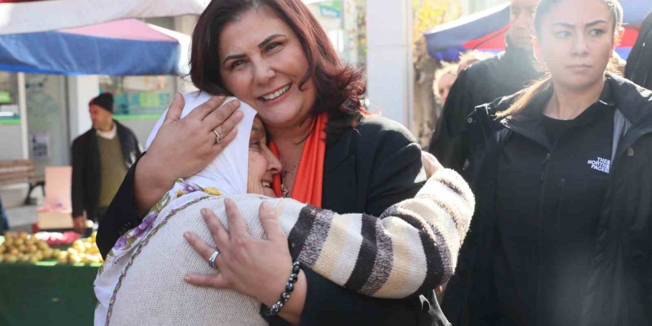 Başkan Çerçioğlu Çarşamba Pazarı’nda vatandaşlarla buluştu