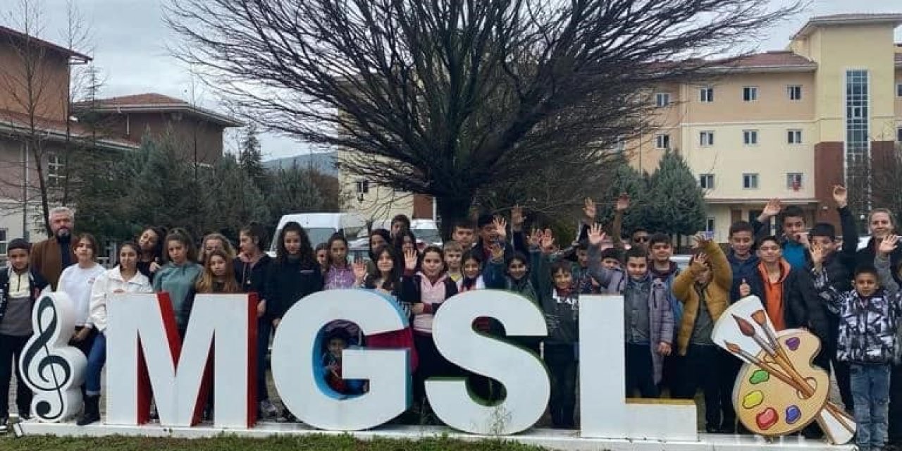 Köyceğiz Ortaokulu öğrencileri Muğla’daki okulları gezdi