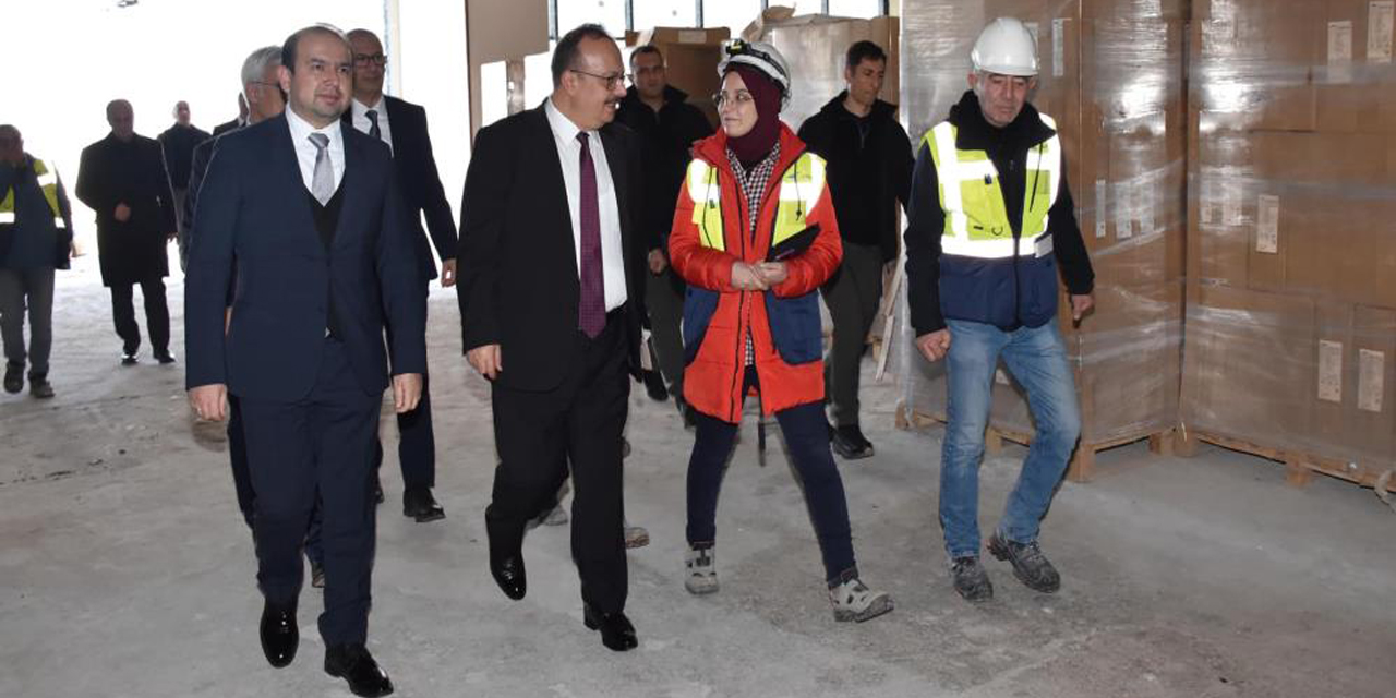 Vali Canbolat, Aydın Şehir Hastanesi’nde incelemelerde bulundu