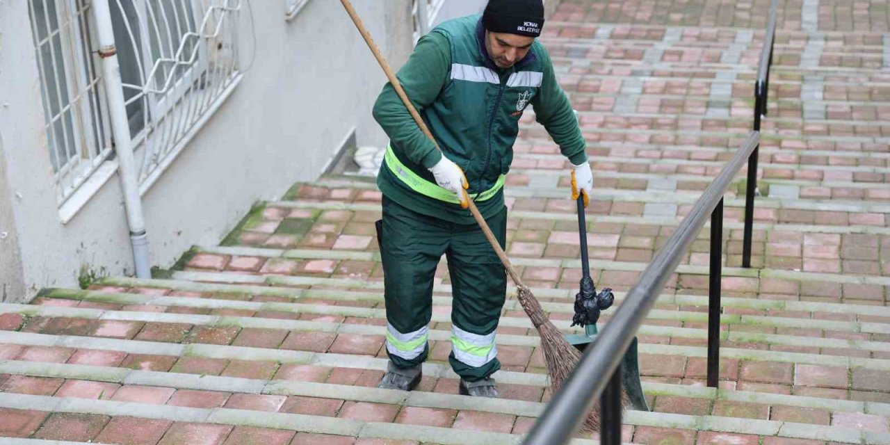 İçi para dolu cüzdan buldu, tereddüt etmeden sahibe ulaştırdı