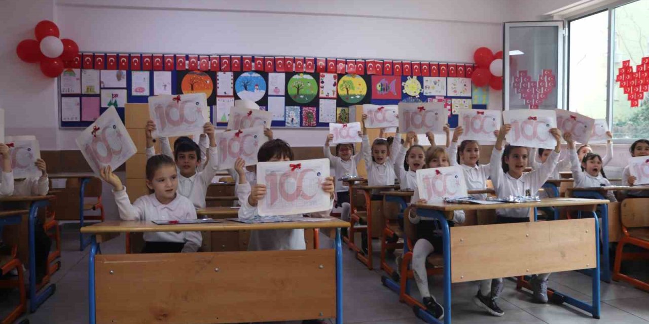 İzmir’de 784 bin öğrenci karne heyecanı yaşadı